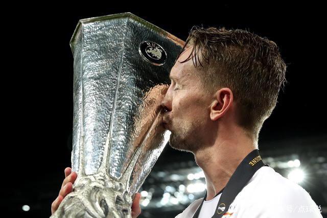 姜伟泽一战创2项纪录 助攻新高三分球追平孙军